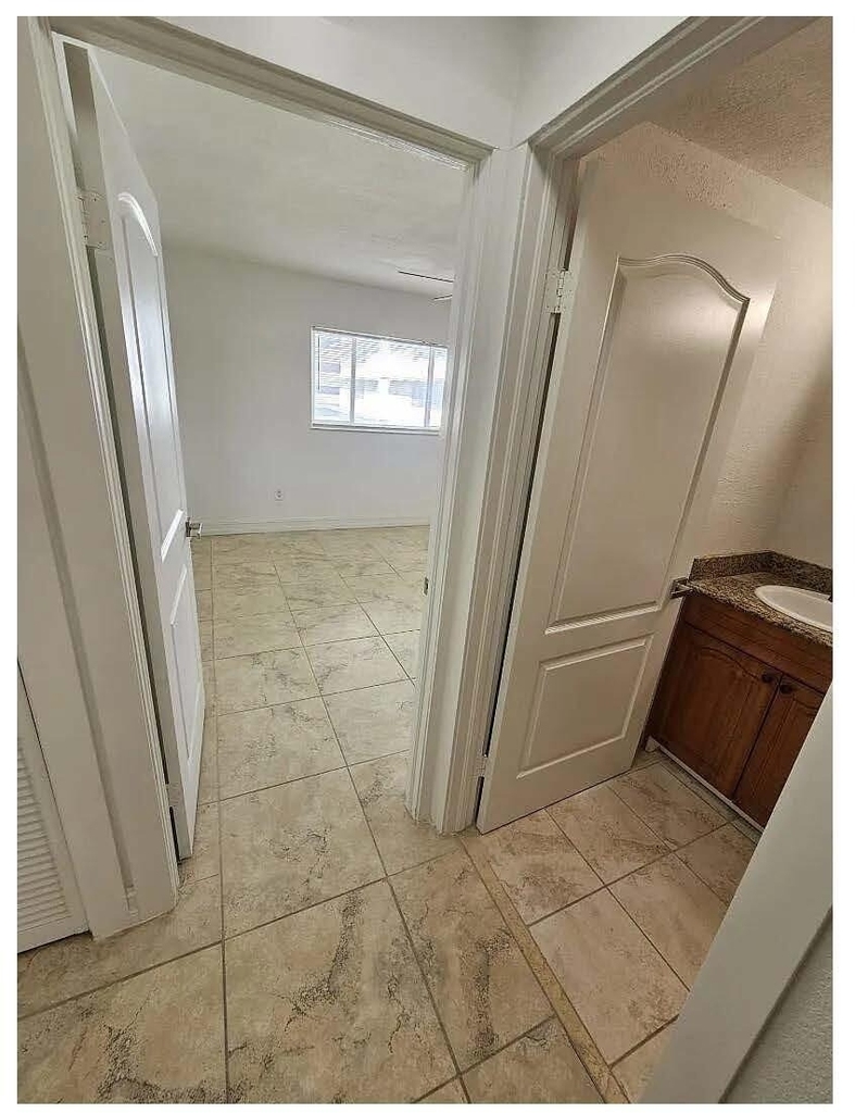 677 Ne 24th Street - Photo 5