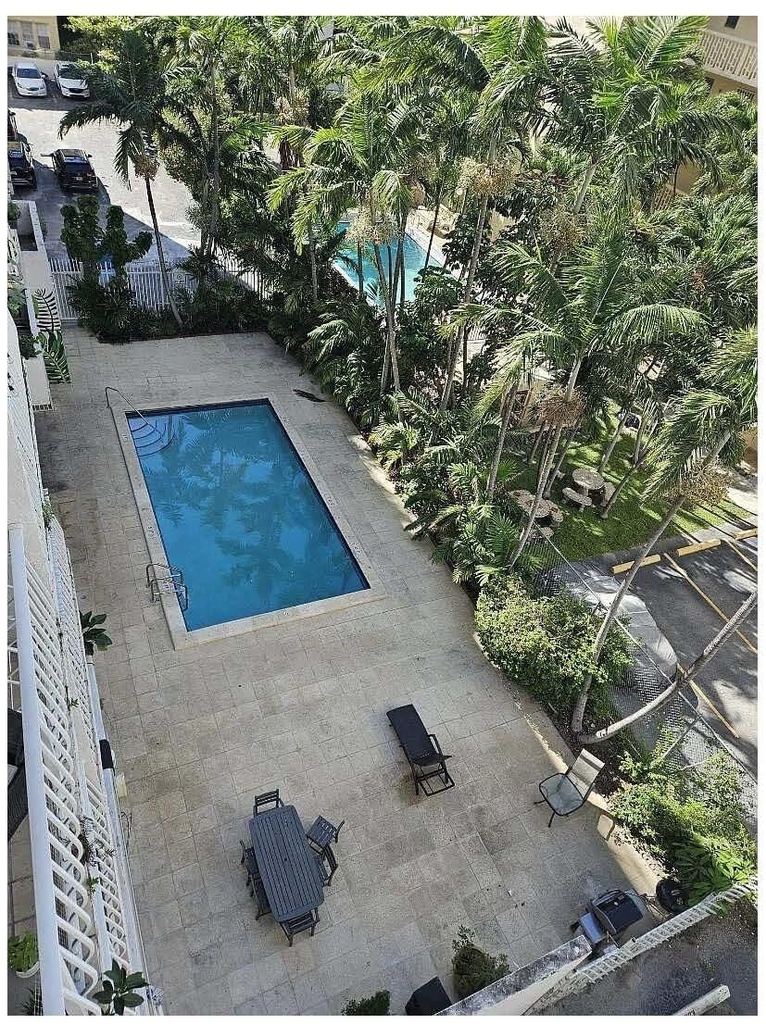 677 Ne 24th Street - Photo 10