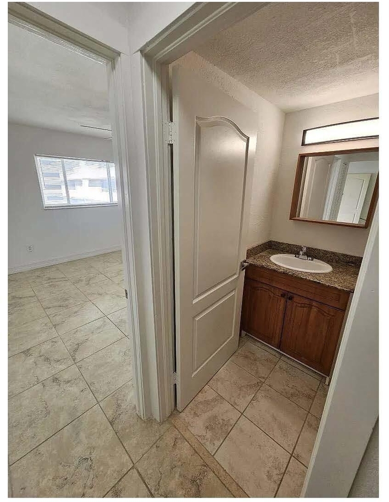 677 Ne 24th Street - Photo 13