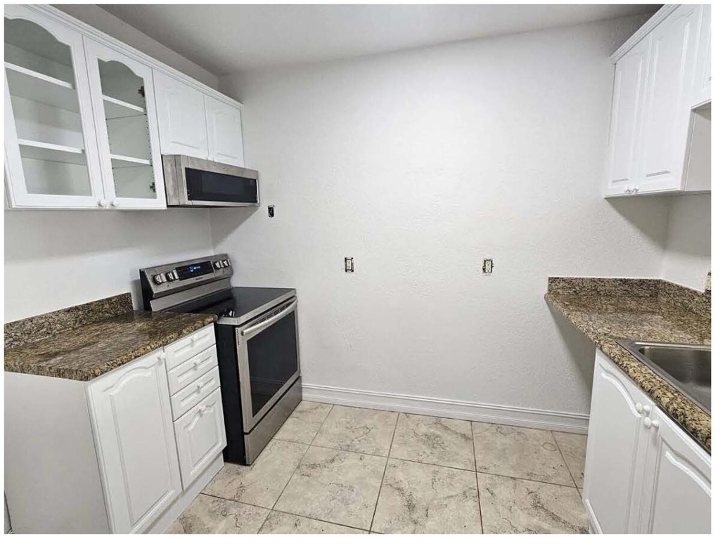 677 Ne 24th Street - Photo 4