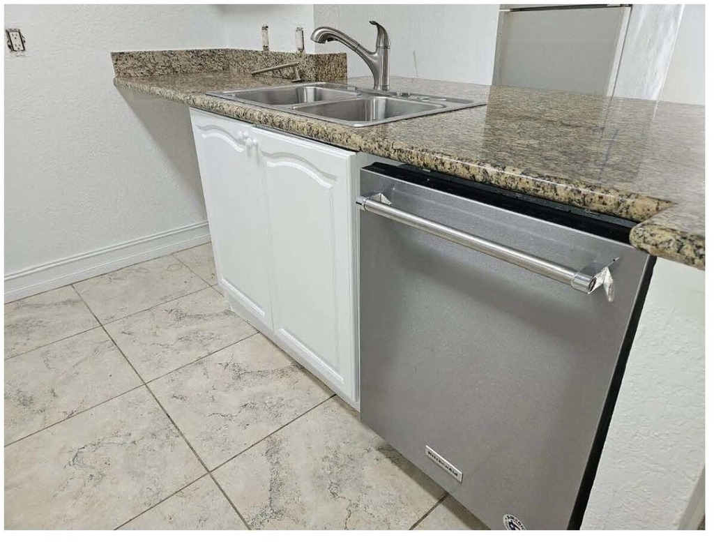 677 Ne 24th Street - Photo 1