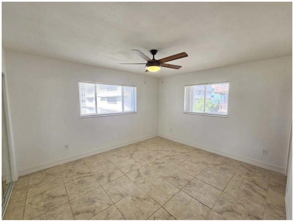 677 Ne 24th Street - Photo 3