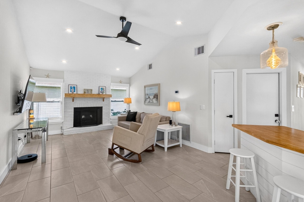272 Sw Fairchild Avenue - Photo 6