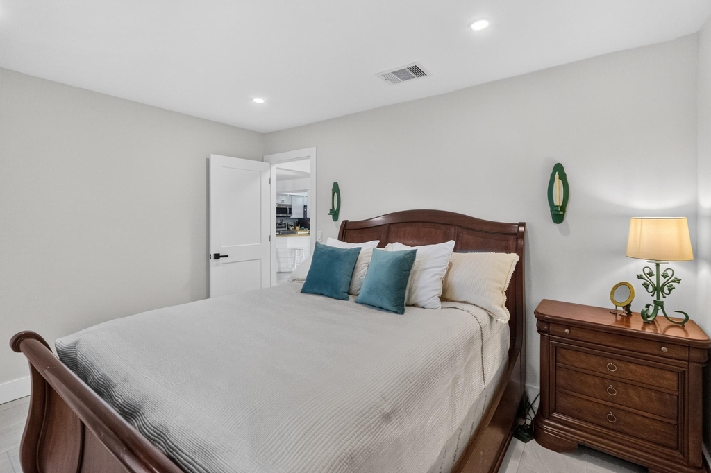 272 Sw Fairchild Avenue - Photo 17