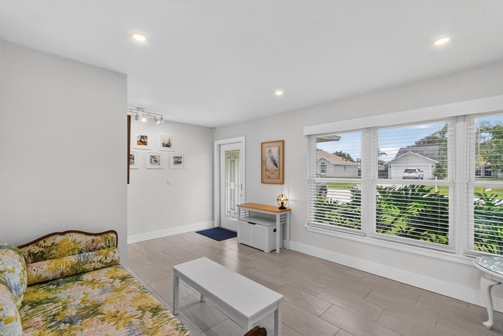 272 Sw Fairchild Avenue - Photo 22