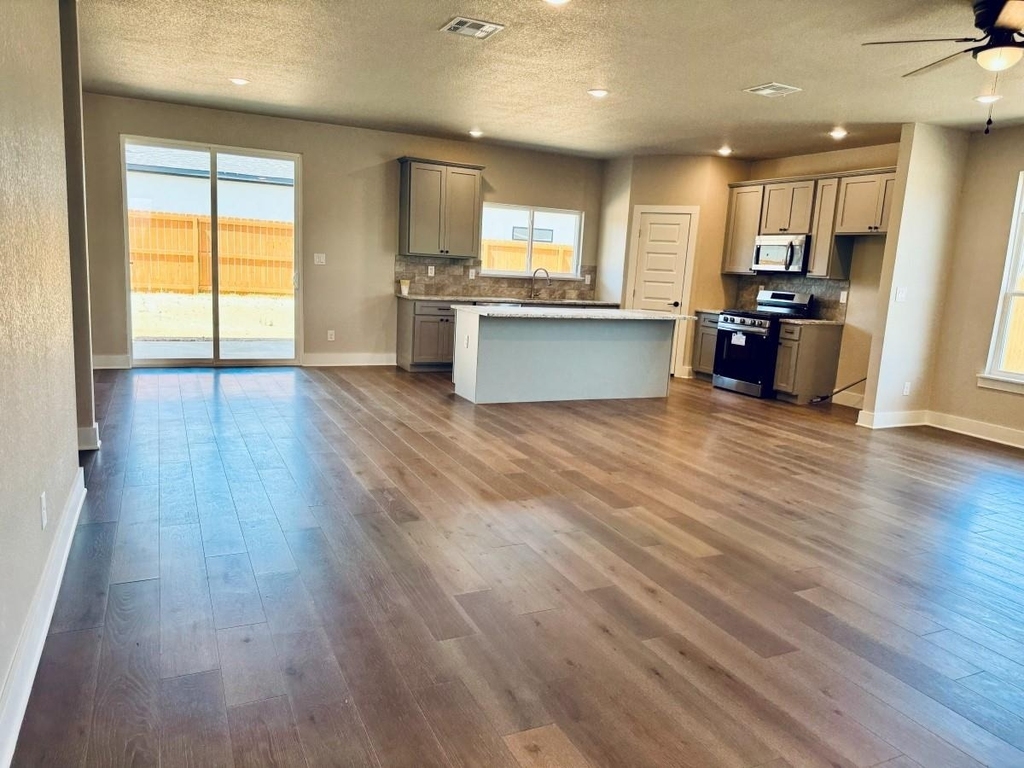 15528 Greenhouse Way - Photo 2
