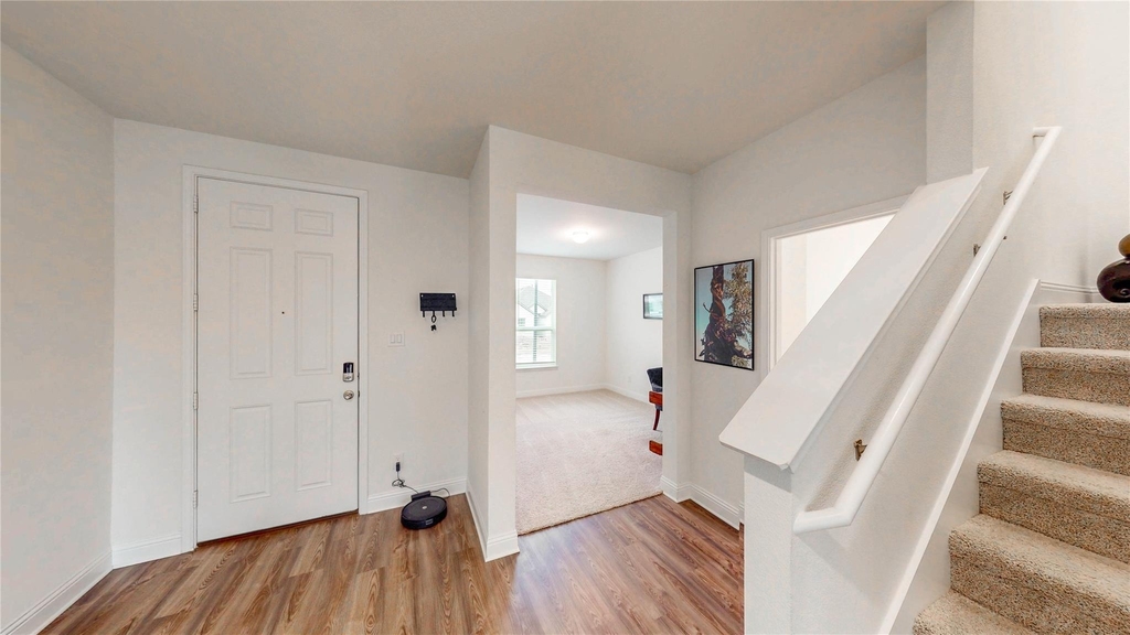 1200 Lancaster Drive - Photo 5