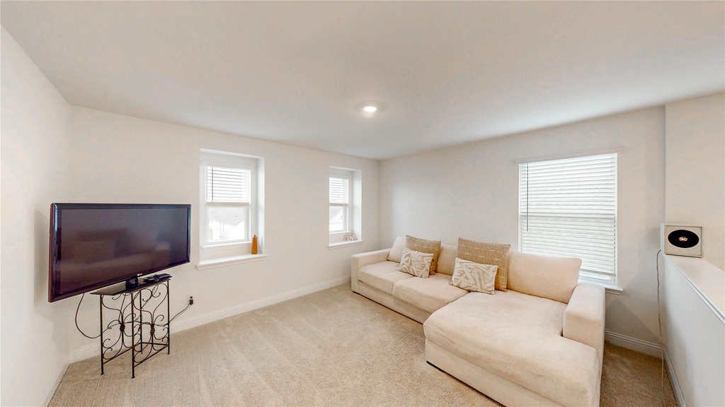 1200 Lancaster Drive - Photo 16