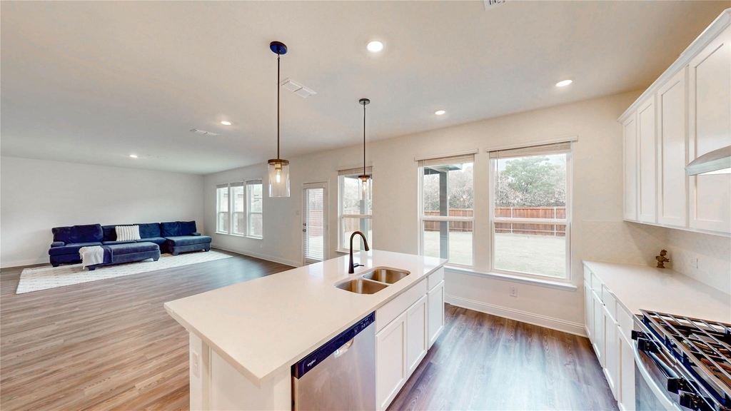 1200 Lancaster Drive - Photo 11
