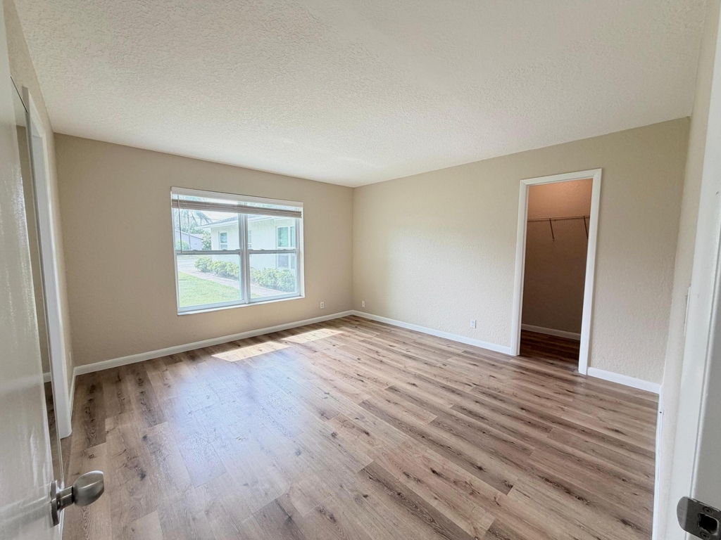 8748 Sunset Drive - Photo 21