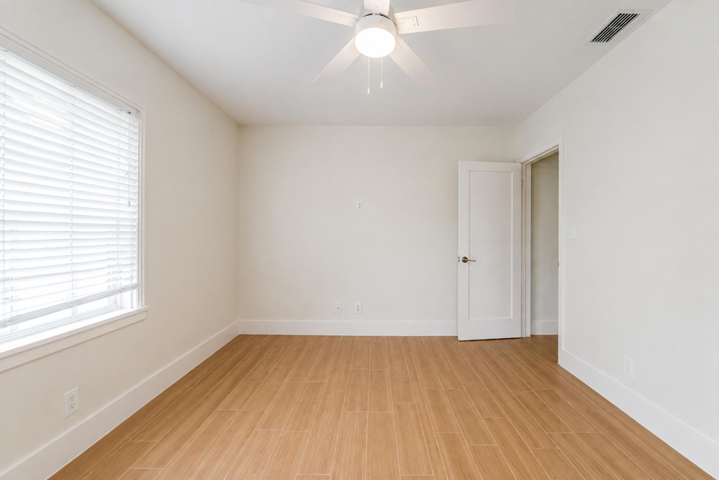 400 E Royal Palm Road - Photo 3
