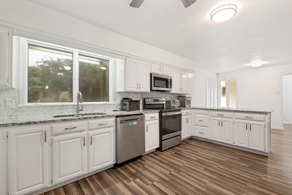 4315 Woodstock Drive - Photo 15