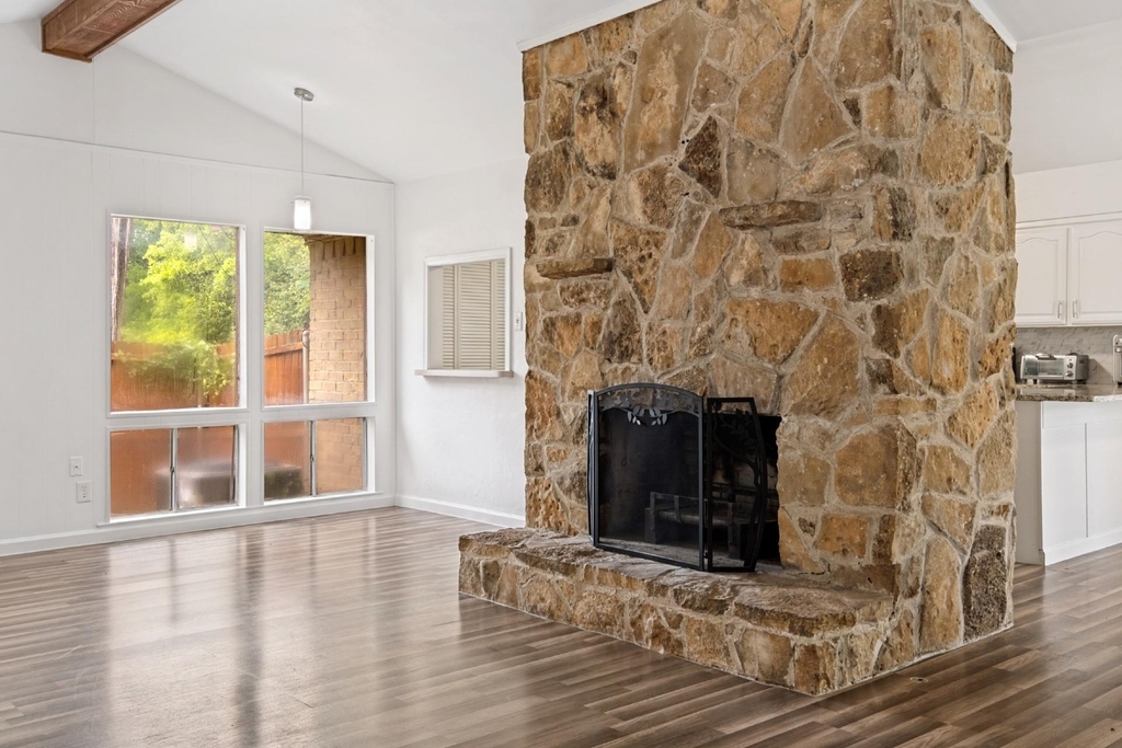 4315 Woodstock Drive - Photo 9
