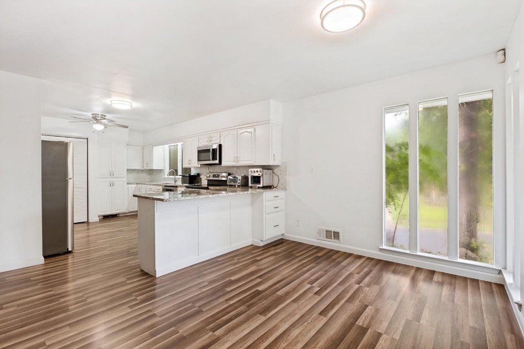 4315 Woodstock Drive - Photo 10