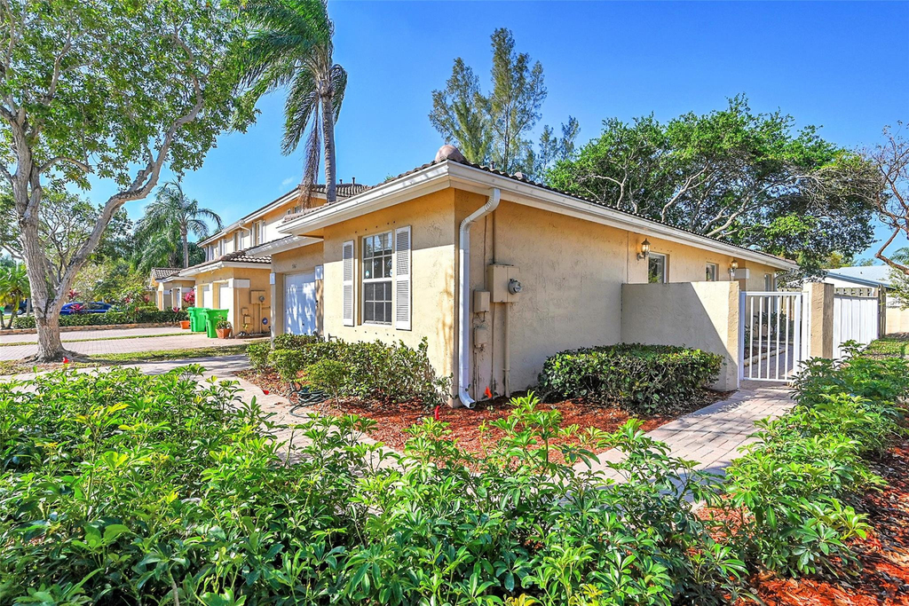 5361 Nw 90th Avenue - Photo 2