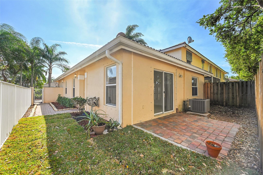 5361 Nw 90th Avenue - Photo 6