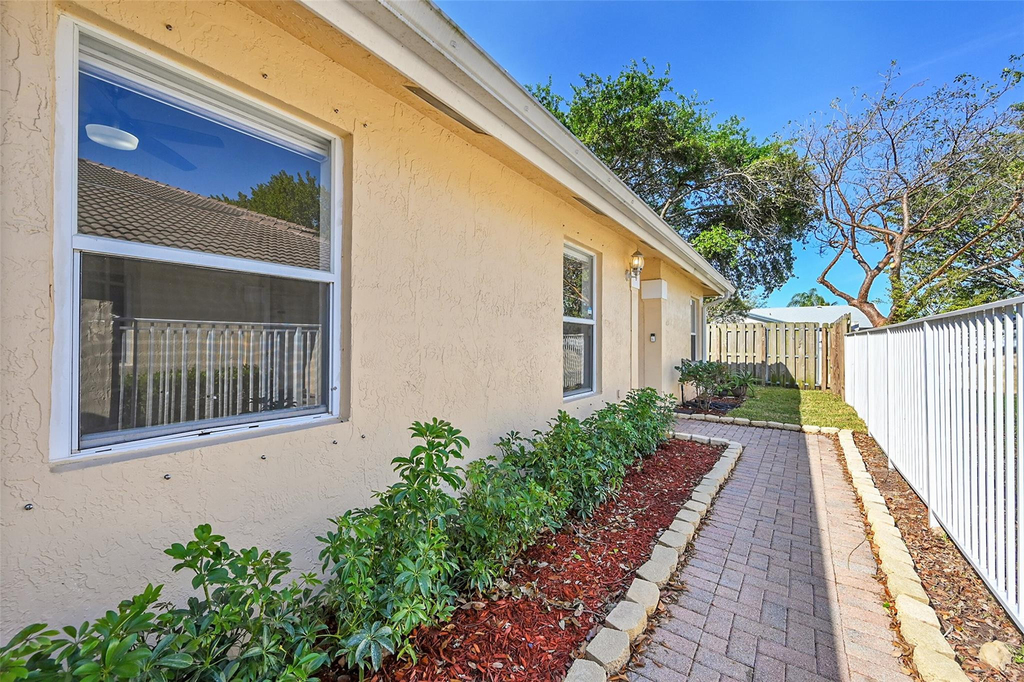 5361 Nw 90th Avenue - Photo 3