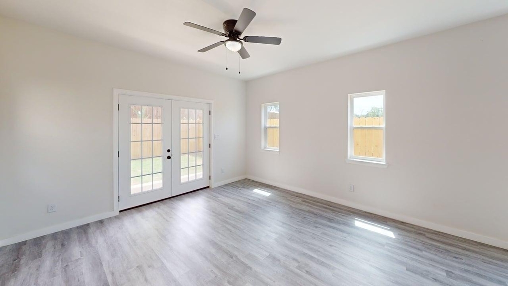 6702 S Lancaster Road - Photo 4