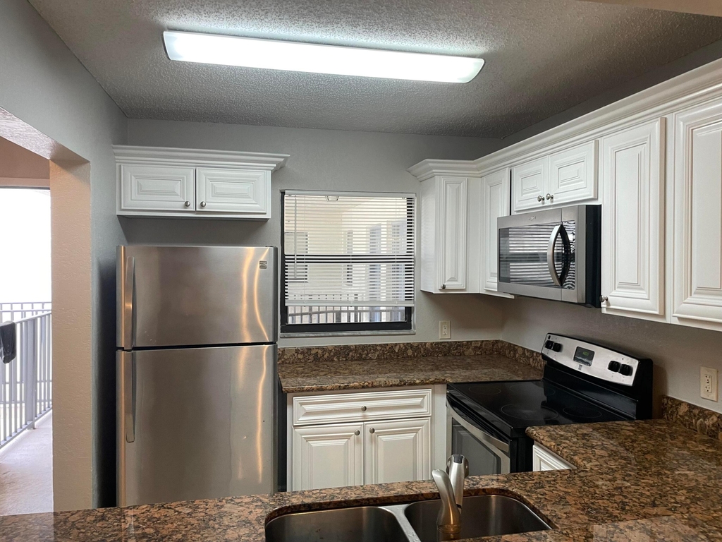 1440 Lake Crystal Drive - Photo 6