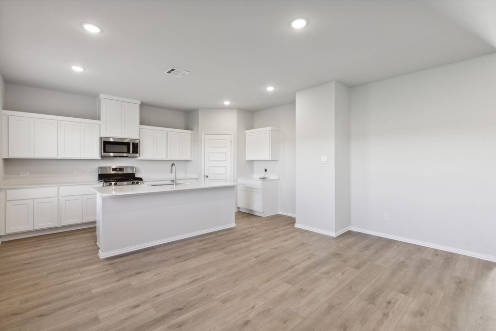 1907 Rolling Ridge Drive - Photo 8