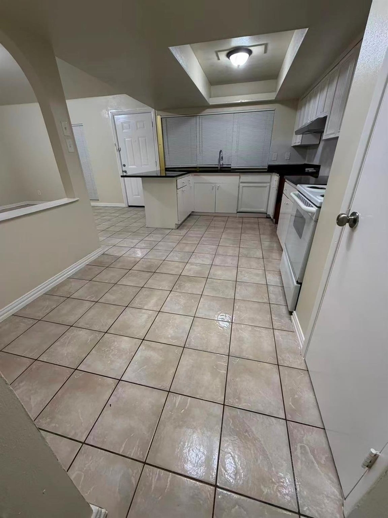 1624 E Park Boulevard - Photo 1