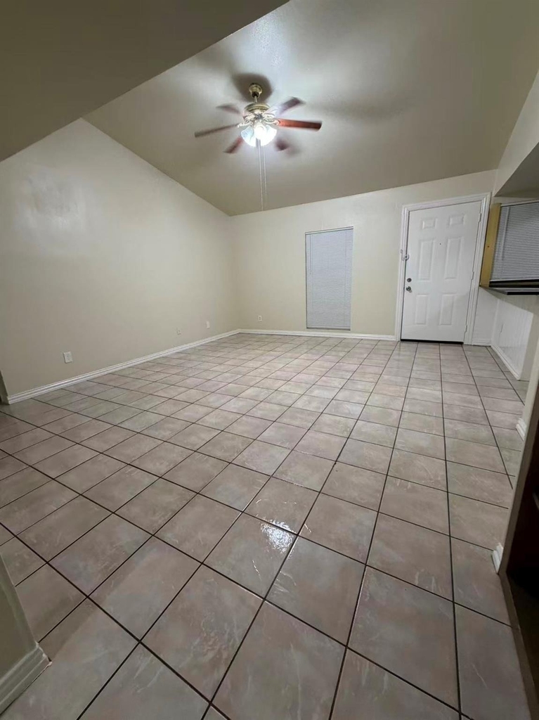 1624 E Park Boulevard - Photo 4