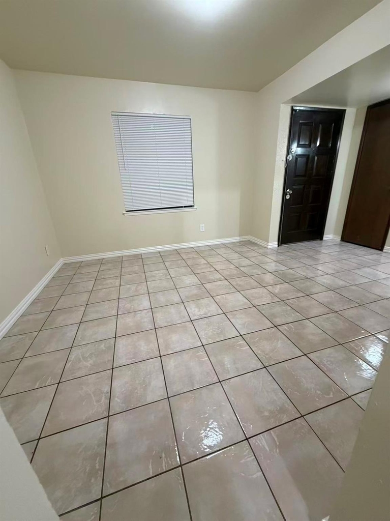1624 E Park Boulevard - Photo 3