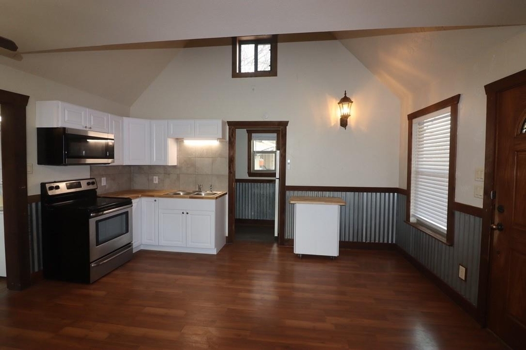 1800 Newport Road - Photo 4