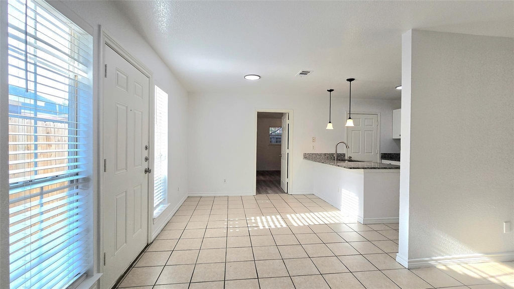 5017 Chapman Street - Photo 2