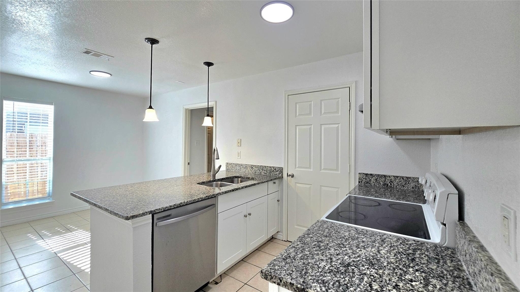 5017 Chapman Street - Photo 0
