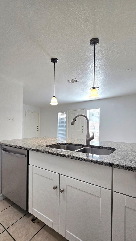 5017 Chapman Street - Photo 4