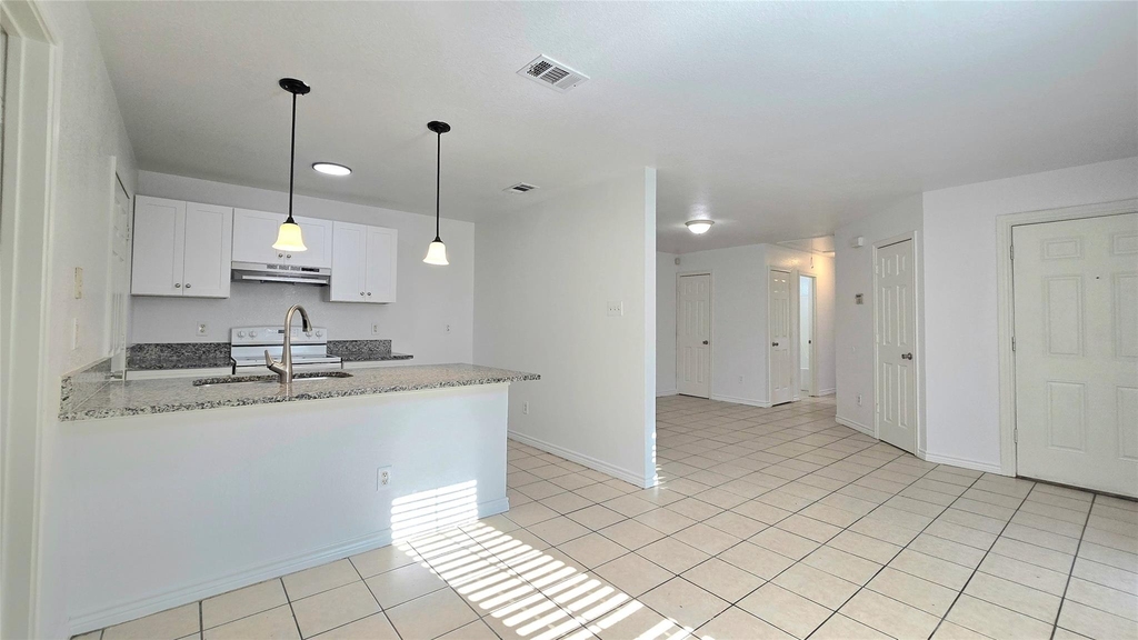5017 Chapman Street - Photo 1