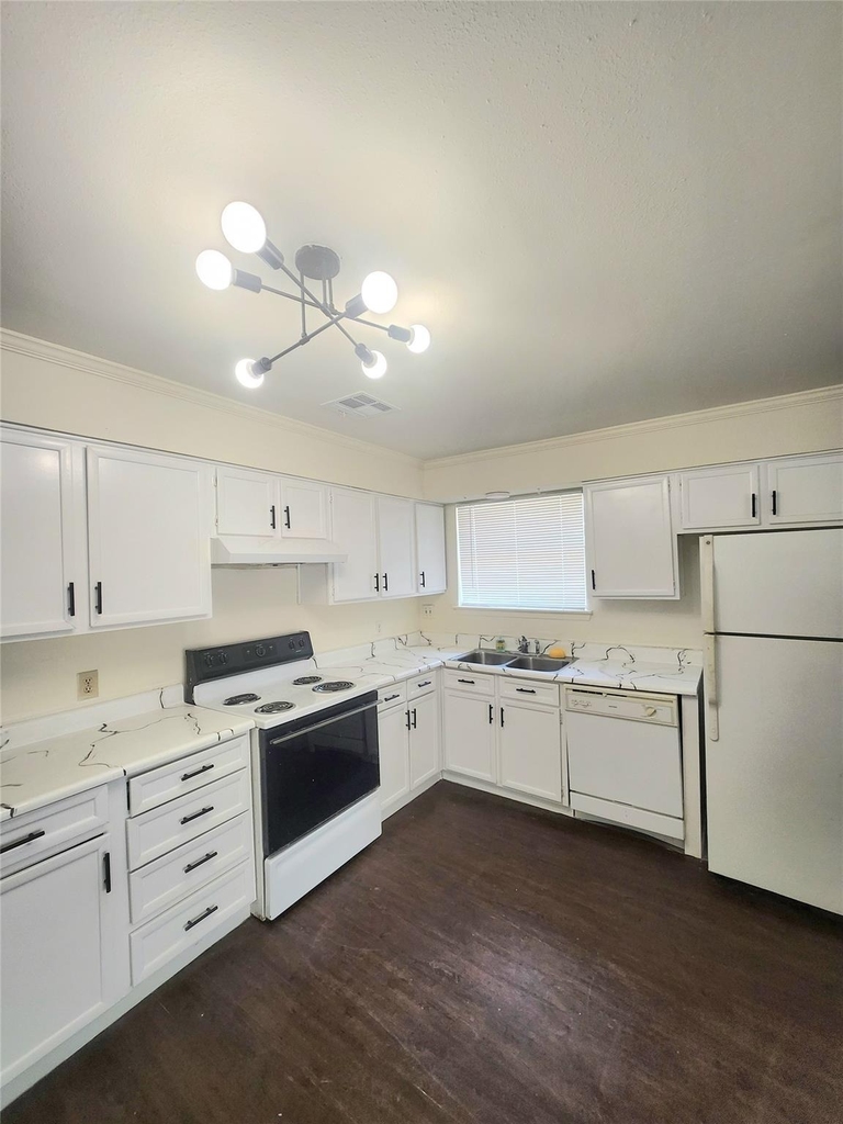 7308 Sanger Avenue - Photo 3