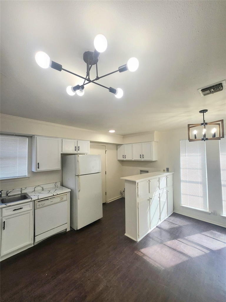 7308 Sanger Avenue - Photo 7