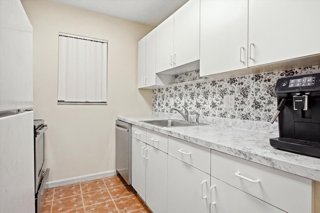 600 Sw 2nd Avenue - Photo 8