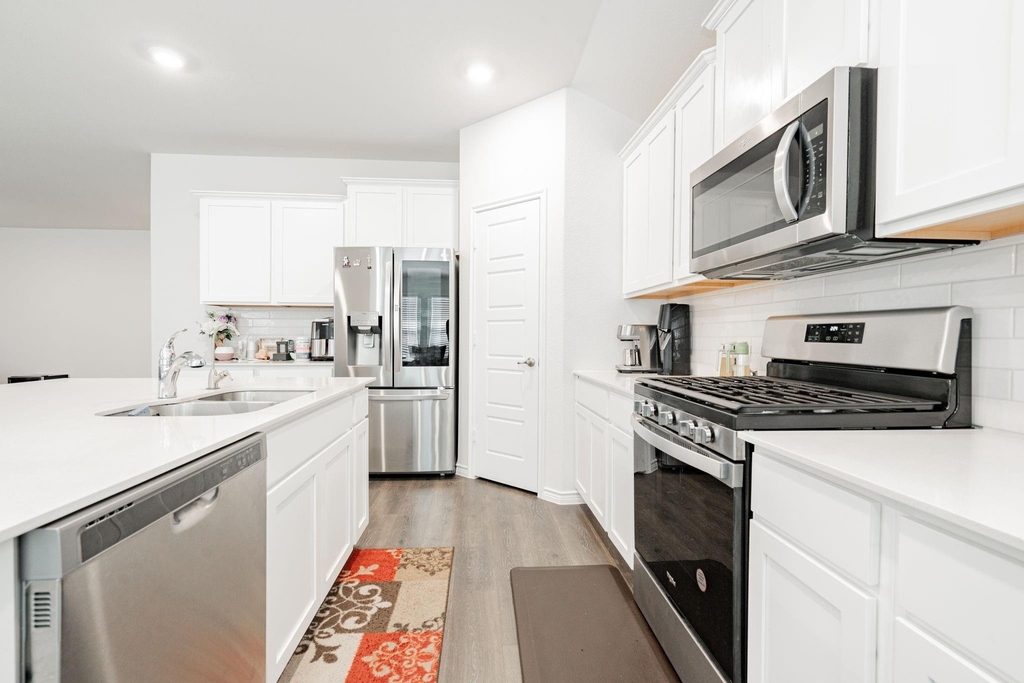 555 Delaware Road - Photo 16