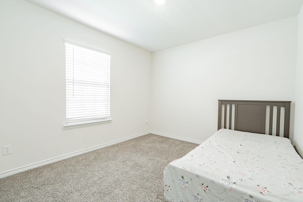 555 Delaware Road - Photo 2