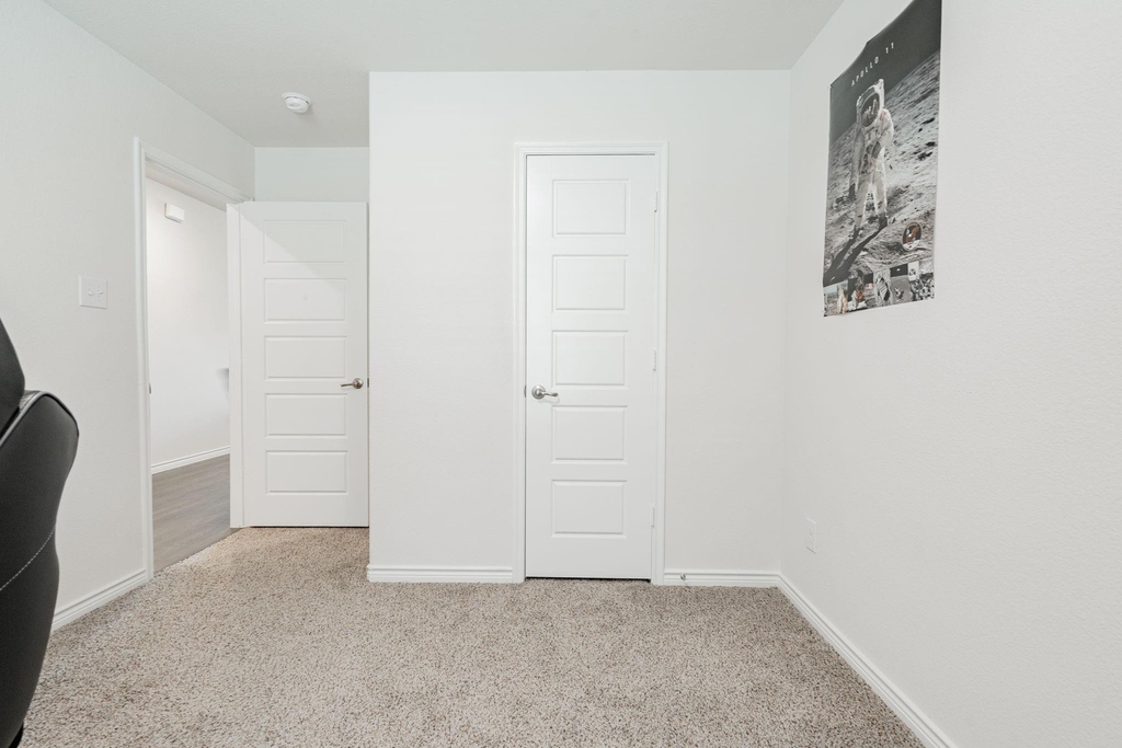 555 Delaware Road - Photo 8
