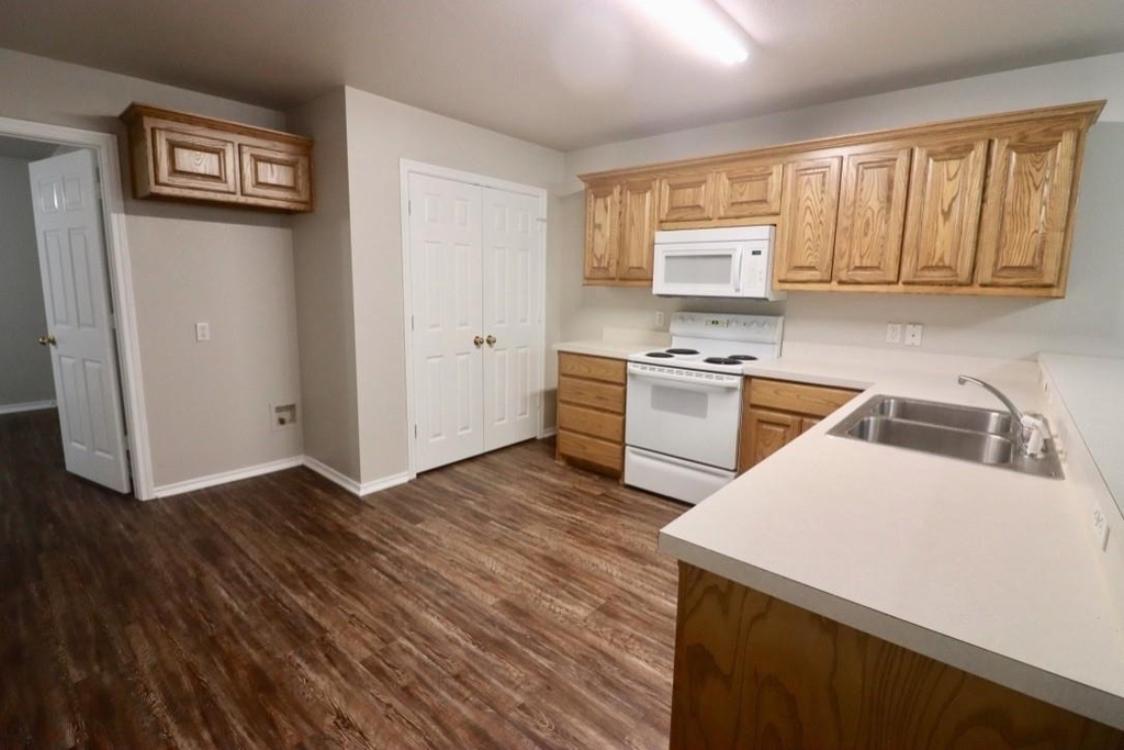 1124 W Spring Street - Photo 4