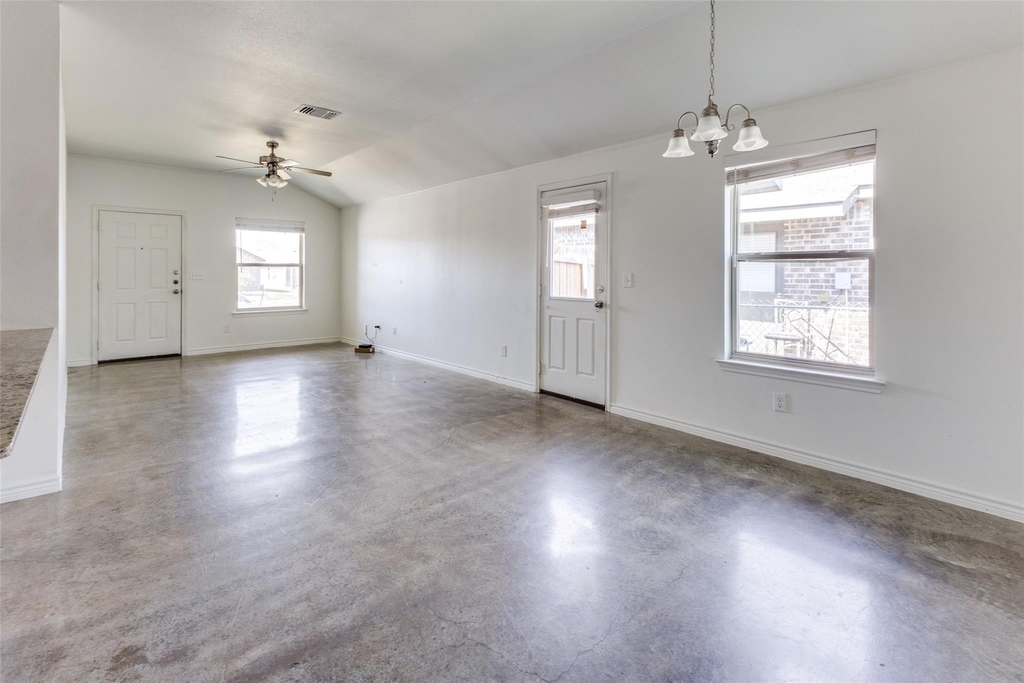 6011 Amelia Earhart Boulevard - Photo 4