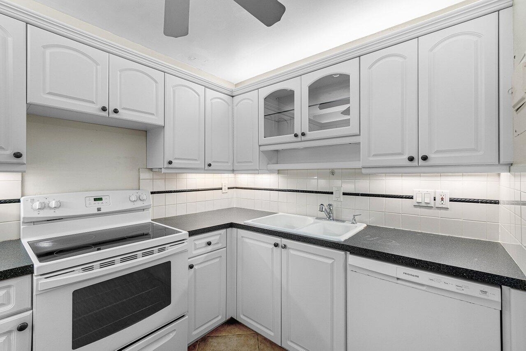120 Cypress Club Drive - Photo 7