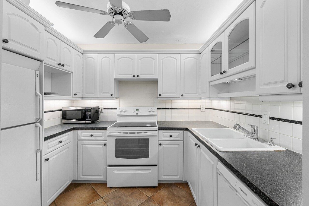 120 Cypress Club Drive - Photo 5