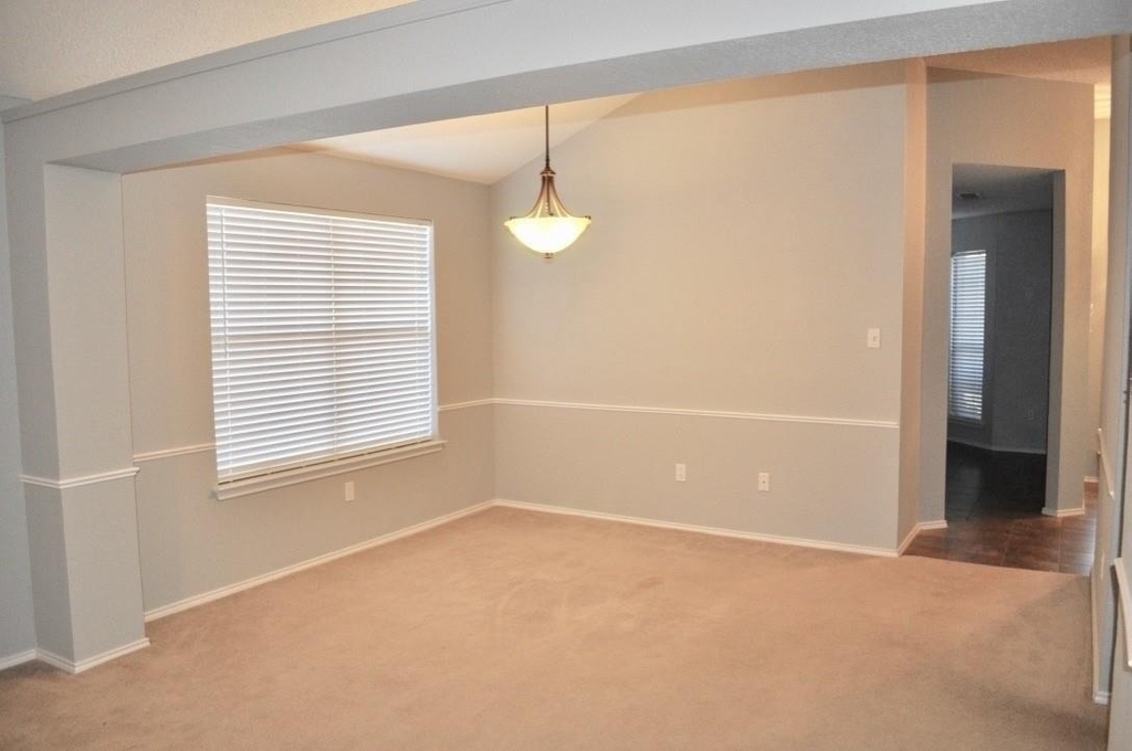 229 Lancelot Drive - Photo 3