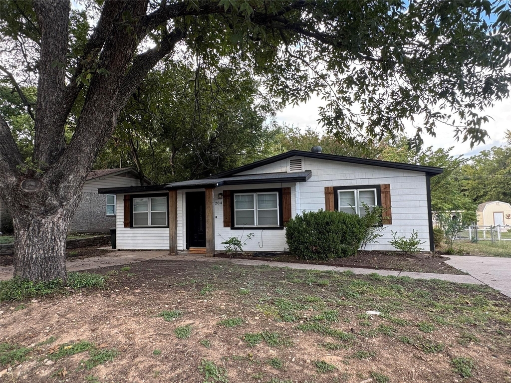 204 Live Oak Lane - Photo 0