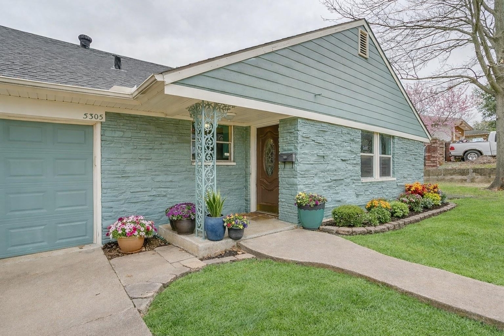 5305 Morley Avenue - Photo 2