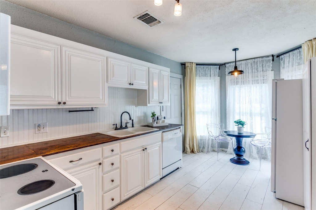 4039 Locke Avenue - Photo 3