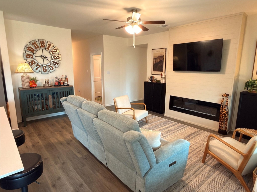 403 Silver Birch Drive - Photo 2