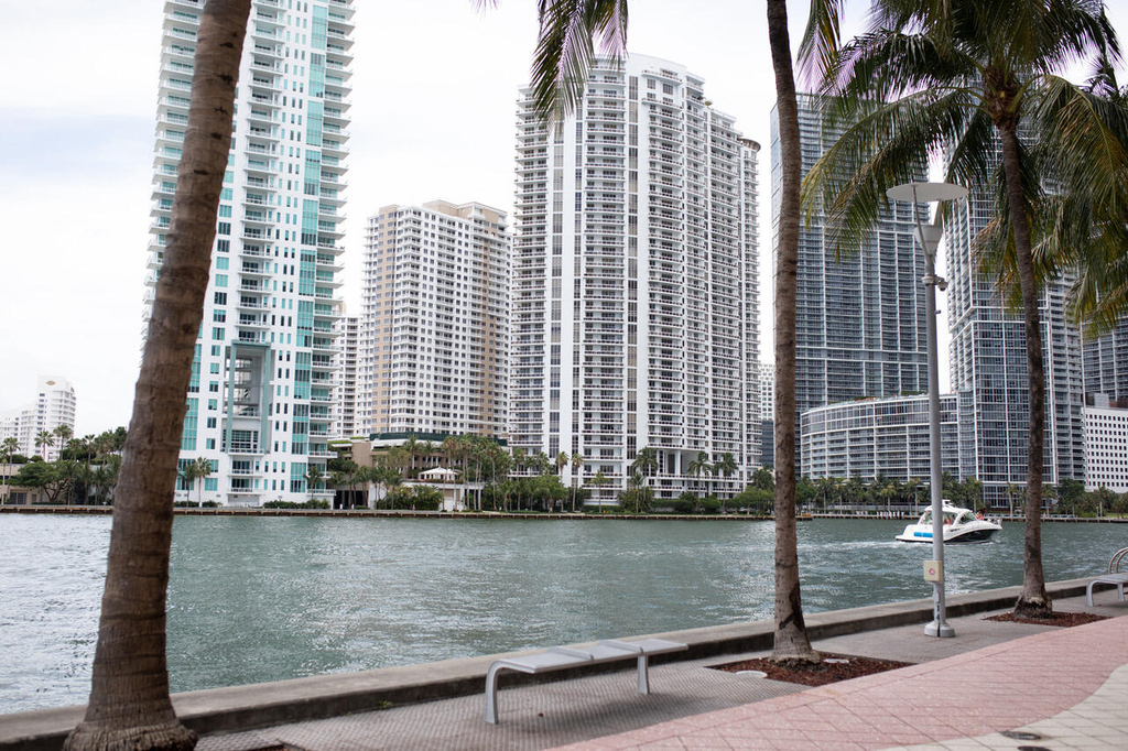 325 S Biscayne Boulevard - Photo 3