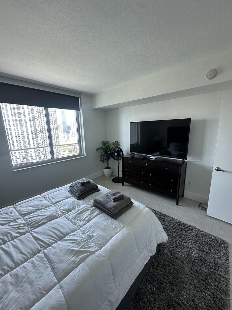 325 S Biscayne Boulevard - Photo 6