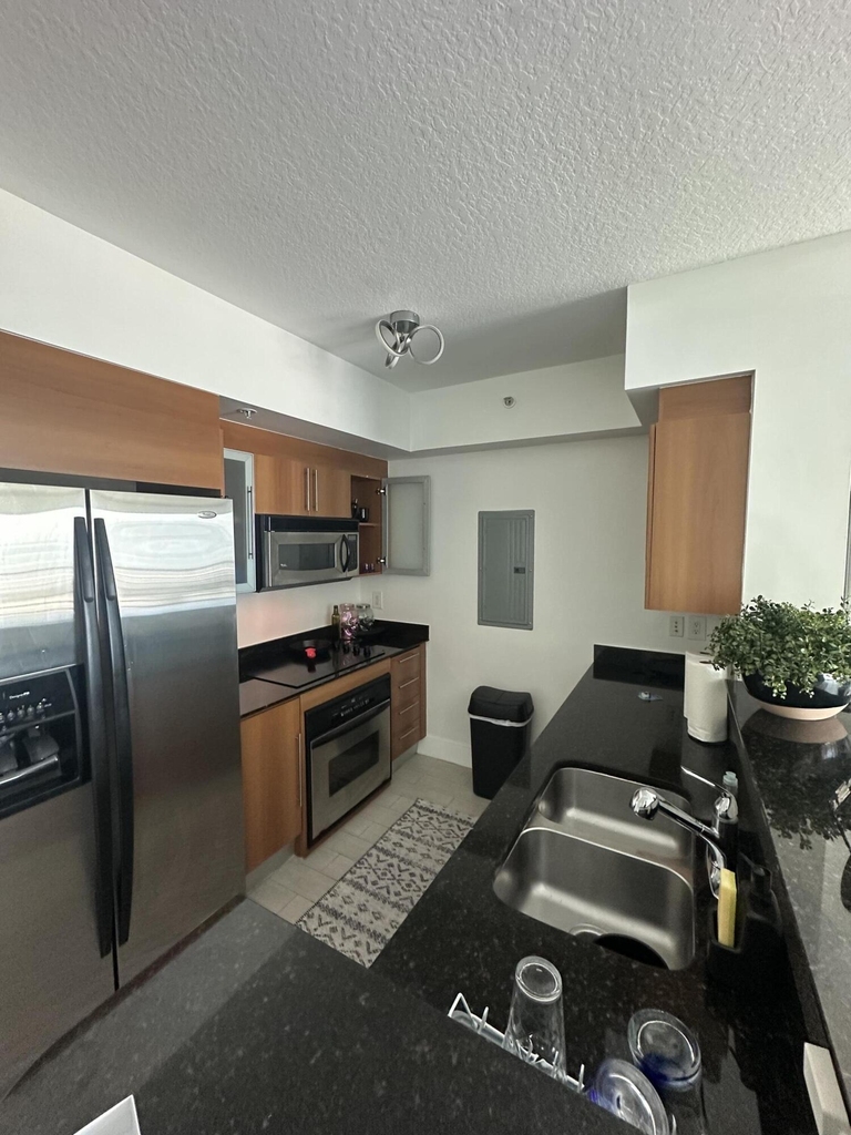 325 S Biscayne Boulevard - Photo 5